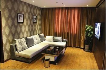 Jinyue Business Hotel Yichuan  Exterior photo